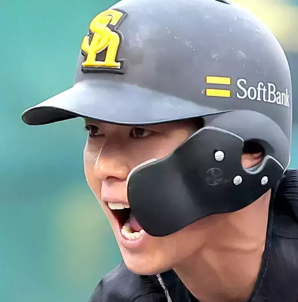 【ソフトバンク】ファンが悲鳴　今宮健太が左肩死球に顔をゆがめて交代　川瀬晃が代走