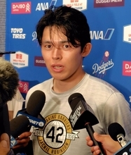 佐々木朗希「前回の最後のほうはちょっと見ました」メジャー先発とＷ杯の日本代表応援“２刀流”　勝利逃すも手応え「修正できた」