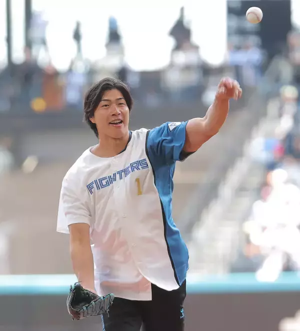 【日本ハム】来年１月のオールスターＰＲにＳＶリーグ戦士登場　５月に引退の清水邦広氏がファーストピッチ「クセが出ちゃいました」