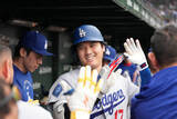 「大谷翔平、今永昇太撃ちの２５号初回先頭打者アーチ　通算３５本目、イチロー氏まで残り「２」…打席直前に笑顔→初球インハイにのけぞって苦笑い　衝撃ライナーに敵地騒然」の画像1
