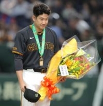 【巨人】菅野智之が球団最速での通算１５００奪三振達成で東京ドームで表彰
