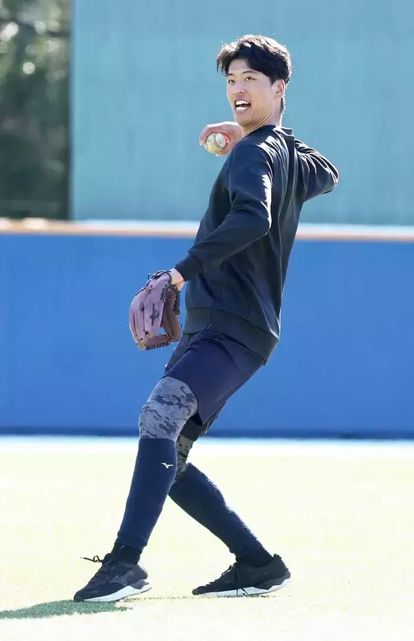 【ヤクルト】ドラフト３位右腕の山崎太陽が母校の創価大で始動　チームの先輩でもある小川を「本当に優しい方で偉大な先輩」　