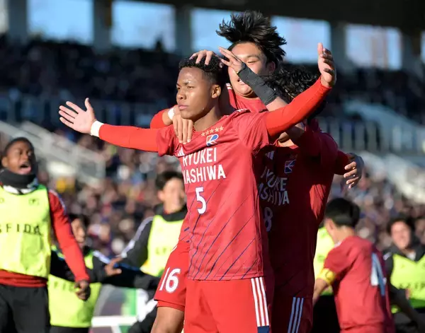 【高校サッカー】流通経大柏、大津との優勝候補対決を制して２大会連続４強進出…Ｕ―１７日本代表のメンディーサイモン友がＶ弾