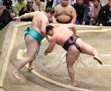 「関脇・霧島、１敗キープ　取組前に「見てしまった」東方の力士の連敗も１０で止める」の画像1