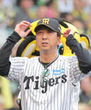 「【阪神】藤川球児監督、表情曇らす「心配でしかない」カメラマン席落下の中日・福永裕基に」の画像1