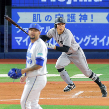 【巨人】佐々木俊輔の適時二塁打で同点　「気持ちで打ちました。良い所に飛んでくれて良かったです」２試合連続２番で出場