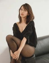 志田音々、「ＦＲＩＤＡＹ」の表紙でグラビア披露