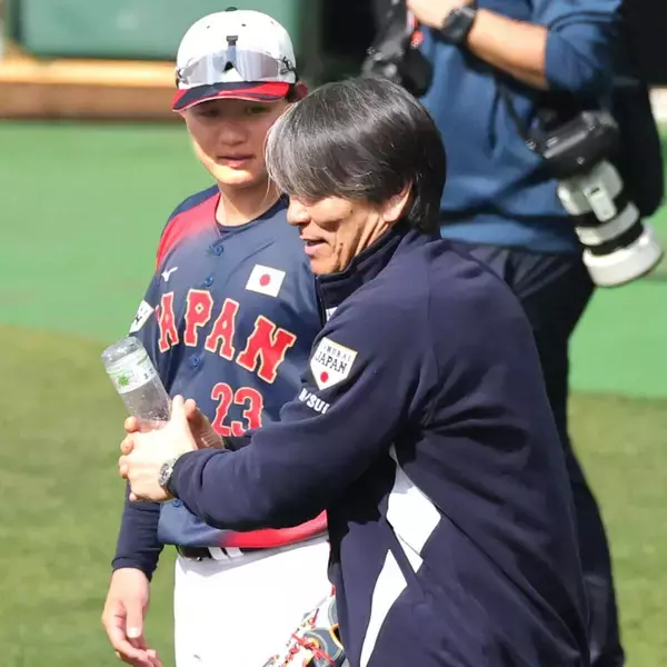 松井秀喜氏、侍連覇へ最後の“ゴジラ教室”　ペットボトル使い打撃指導＆地元トークで激励「あとは応援して…結果が出ることを願うだけ」