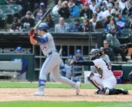 岡本和真は２打席連続三振　６試合連続安打中…村上宗隆と初対戦　村上は本拠地デビュー１打席目に中前安打