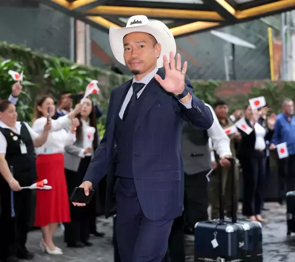長友佑都が“メキシコ仕様”　日本では『闘魂はちまき』　モンテレイではメキシコ伝統『ソンブレロ』で