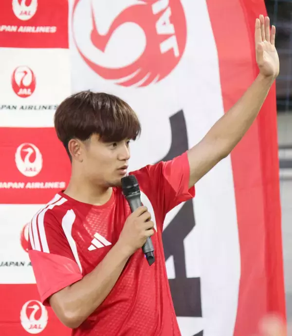 久保建英、幼少期に脳裏に刻まれたメッシのすごさ「メッシ選手だけ光って見えるのよ、本当に。まぶしい」サッカー教室でバルセロナ時代の思い出を振り返る