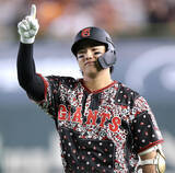 「【巨人】石塚裕惺が１イニング２安打！東京Ｄ初ヒット→遊撃内野安打で本拠地初打点」の画像1