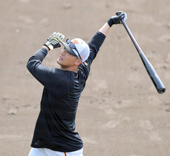【巨人】吉川尚輝、屋外フリー打撃を再開　３セット軽快スイング…左太もも裏の肉離れでリハビリ中