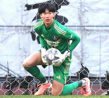 鹿島学園の１９１センチＧＫプムラピーがＪ１長崎に加入内定　昨年度の選手権準優勝に貢献のタイ人留学生「少しでも早くチームの勝利に貢献できるよう全力で頑張ります」