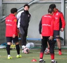 元札幌のＭＦ深井一希新コーチが札幌Ｕー１８で指導開始「いいお兄ちゃん的存在になれたら」