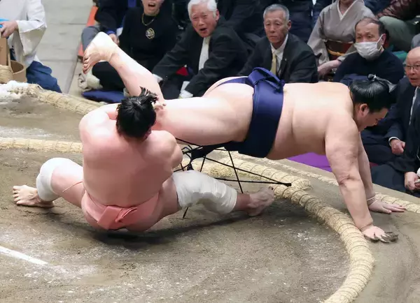 上位陣で取り直し、物言い相次ぐ熱戦　打ち出しは午後６時回る…大相撲初場所３日目