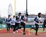 「【巨人】新人合同自主トレ第１クール終了　気温９度の寒空もアクシデントなく完走」の画像1