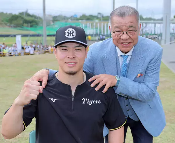 【阪神】佐藤輝明が掛布雅之氏にＷＢＣへの思いを激白「すごくいい機会。打席に立ちたいという気持ちが強い」…特別対談後編