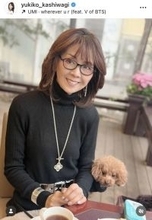 柏木由紀子「ずっと気になって」購入したアクセサリー披露　黒ニットとのコーデが「お似合いで素敵」と話題