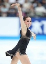 激変が話題のザギトワ、現在の姿に驚がく「どれだけ痩せてるんだ」「映画『レオン』のマチルダみたい」