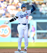 大谷翔平、初回初球撃ちで打球速度１７０キロの高速二塁打…りくりゅうが“大技”リフト始球式で球場歓声