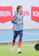 【Ｗ杯】遠藤航はグラウンドに姿を見せず　瀬古歩夢は別メニュー調整…鈴木唯人は対人練習も含めたフルメニュー消化