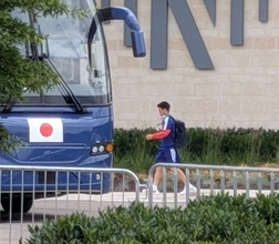 ＭＦ遠藤航、チーム帯同のＭＦ南野拓実が“休日返上”で約３時間の調整　遠藤は１０日の本格合流へスタッフ陣とボール回し