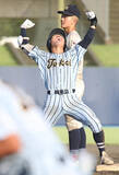 「【高校野球】東海大甲府が延長１１回サヨナラ勝ちで決勝進出　９回２死満塁、田中楓真主将の３点二塁打に仲沢監督「この１本は本当に大きい」…山梨大会」の画像1