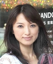 「どこの女子大生」５４歳アナ　奇跡の“膝上ミニ”「歳とらないの？」「惚れてまうやろ」絶賛の望月理恵アナ