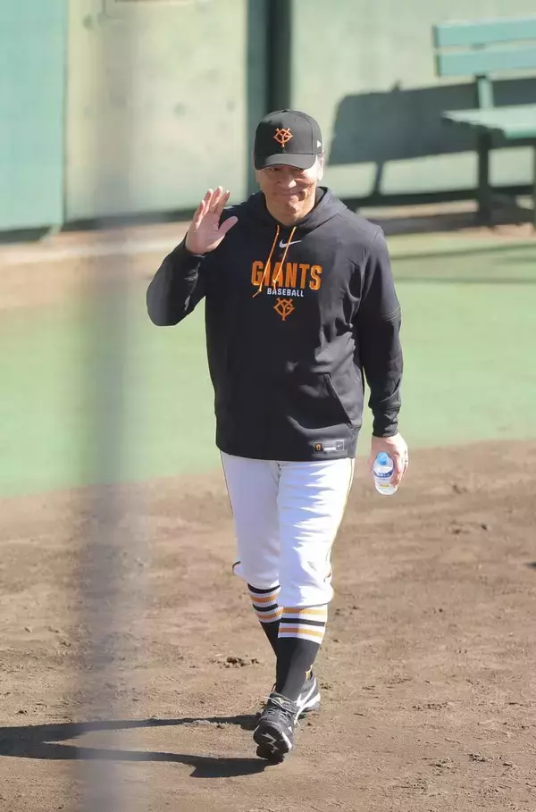 【巨人】松井秀喜監督、左の大砲候補に熱視線　ファンからは歓声＆拍手も…キャンプ２日目