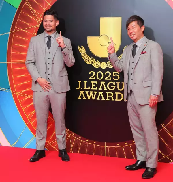 【Ｊリーグアウォーズ】Ｊ１最優秀ゴール賞は衝撃の約３５ｍ弾に決定…鹿島ＦＷレオセアラが初受賞　得点王が堂々の“２冠”