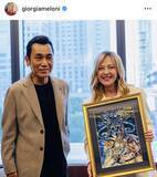 「「北斗の拳」原哲夫氏、伊メローニ首相にケンシロウ版画をプレゼント「まさにアートを通じた外交」「さすが哲夫先生！」「文化交流の極意」」の画像1