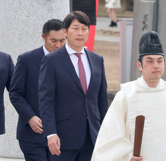 【広島】新井貴浩監督、春季キャンプでアピール合戦を期待「結果と内容で判断する」