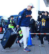 ダルビッシュ有、侍ジャパン宮崎合宿に登場　ファンから「ダルさん～！」と歓声　異例「アドバイザー」で緊急参戦…右肘手術で今季絶望もＷＢＣ連覇へサポート役