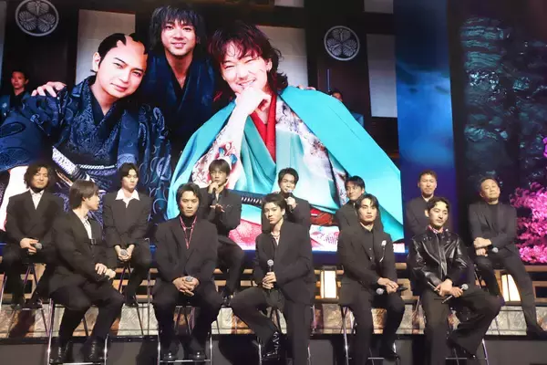 綾野剛、山田裕貴＆松本潤と３人で写る写真に「いい時間だな」ドラマ「ちるらん」イベント