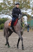 【桜花賞】４戦すべて逃げ＆３着以内「どこまで踏ん張れるか」と竹内調教師が話すロンギングセリーヌ　再び波乱起こす　