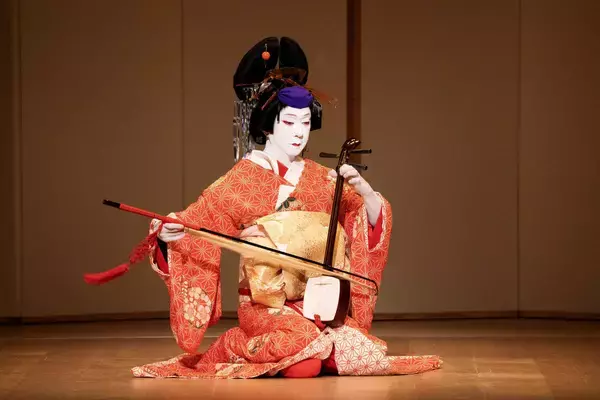 坂東玉三郎　３０年ぶりの新橋演舞場で「阿古屋」の琴、三味線、胡弓を披露