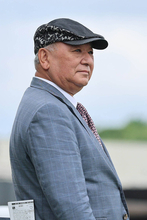 ダービートレーナー昆貢調教師がゆかりの馬でＪＲＡ通算５００勝を達成　「残り少ないですけどもっともっと成績を出せるように」