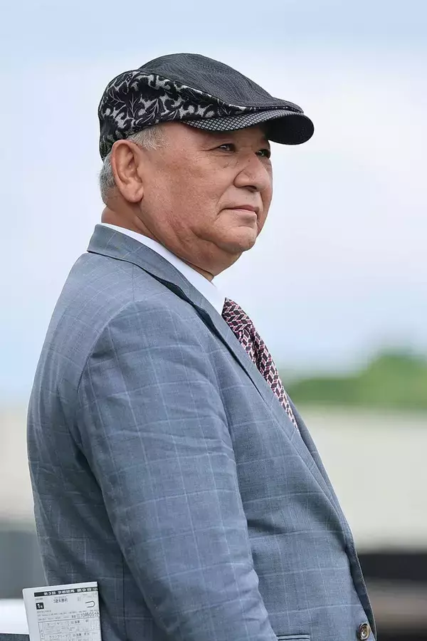 ダービートレーナー昆貢調教師がゆかりの馬でＪＲＡ通算５００勝を達成　「残り少ないですけどもっともっと成績を出せるように」