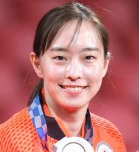 「わぁ～」「メッチャかわいい」「石川佳純？？」バレー中継に現れた美女に騒然！まるで女子アナ「キレイ～」