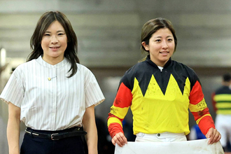 今村聖奈騎手が重賞初制覇の前川恭子調教師を祝福「今後は重賞でもコンビを組んで…」前日には管理馬で勝利