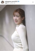 大沢あかねが絶賛「いいよいいよー！横からアンナ大好物」中川安奈アナの純白コーデ