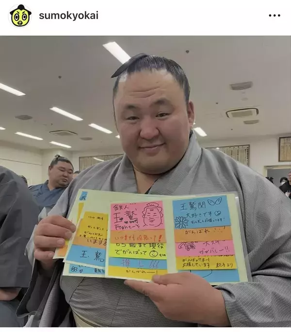 日本相撲協会、ファンからのメッセージカードを受け取る力士らの様子を公開！「ちゃんと渡してくれて感激です」の声