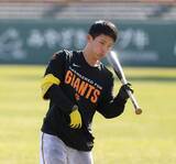 「【巨人】浦田俊輔が早朝から１０時間超の猛練習で勝負の２年目「やりたいことが多すぎて気づいたらこんな時間に」」の画像1