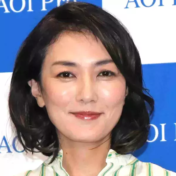 「まさかわたしのインスタに登場する日が来るとは！」２５年の仲という「同窓生」とサシ飲み　板谷由夏がほろ酔い密着２ショット