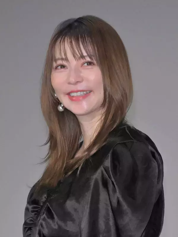 元フジ月９女優が４２歳に！最新ショットに「撃ち抜かれる」「相変わらずの美しさ」「変わらずキレイすぎる」…香里奈が公開