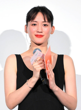 綾瀬はるか　主演映画が公開初日迎え万感「ラブレターのように心に残る作品になってくれたら」　２０００年日比谷線脱線事故が題材