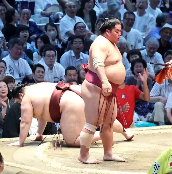 平幕・大栄翔　全勝の関脇・熱海富士を破り３勝目　「立ち合い良かった」