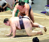 「友風が負け越し　相手の寿之富士は「背も高いし、手も長い。嫌な相手。でも一生懸命やりました」」の画像1