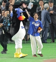 【球宴】つば九郎の“復活”にネットも感動「つば九郎がオールスターにいる！　目から汗が…」「つば九郎オールスターお帰りなさい！　待ってたよ～」